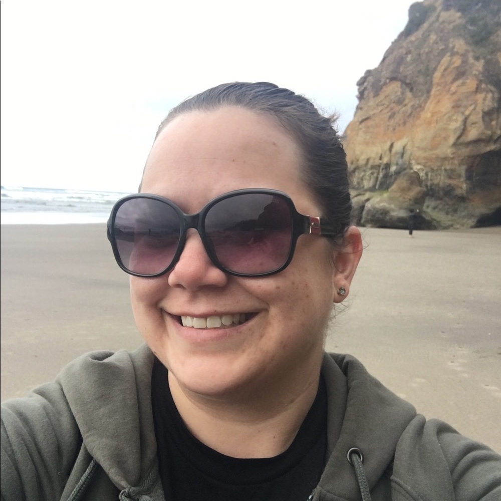 Meet your Posher, Claire